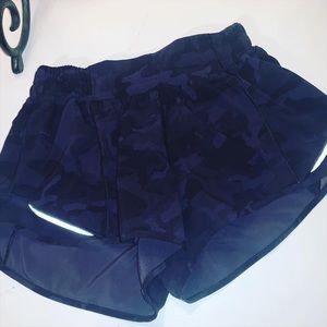 Lululemon size 4 shorts camo like new